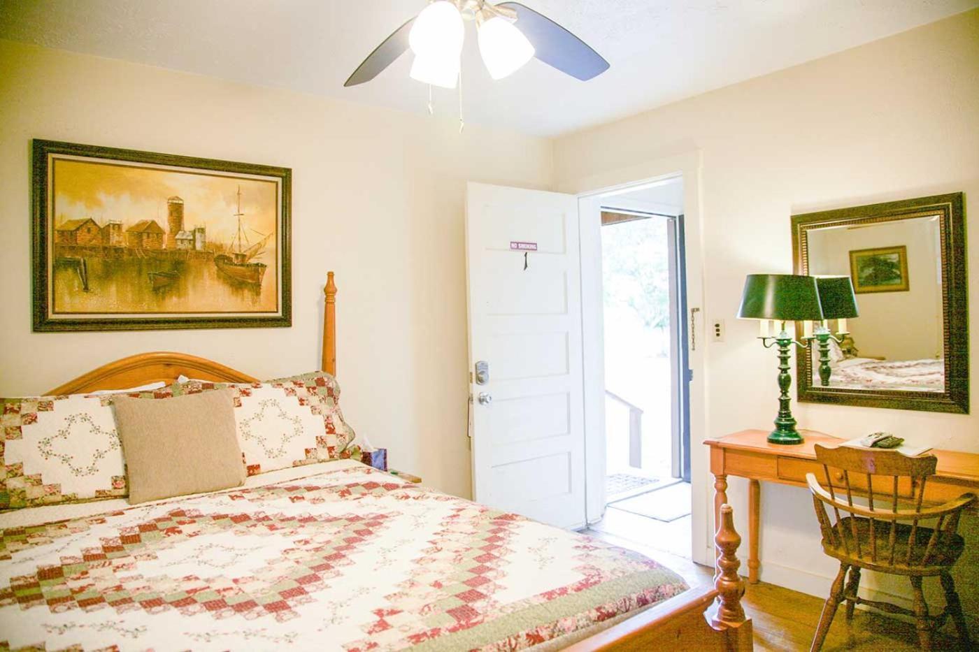 Shiner Country Inn Екстериор снимка